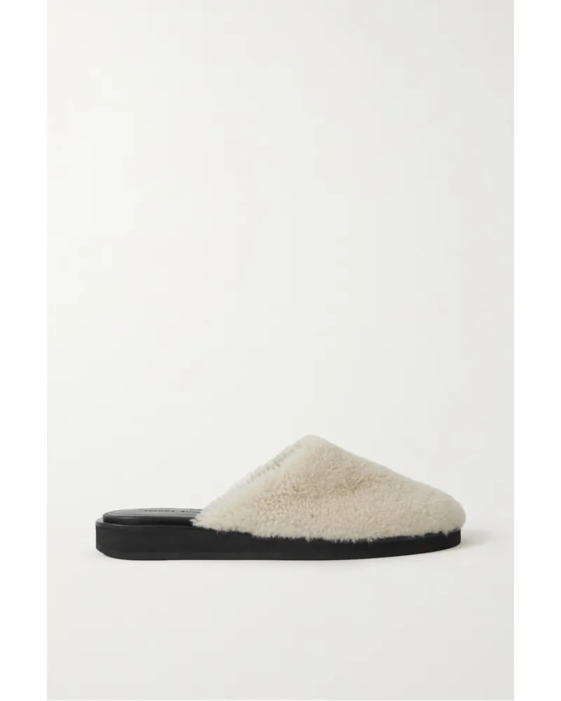 Magda Butrym Slippers aus Shearling Elfenbein