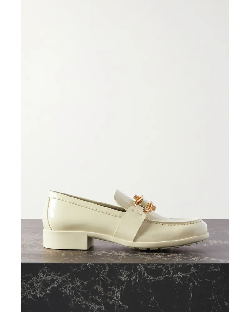 Bottega Veneta Loafers aus Lackleder mit Verzierung Creme