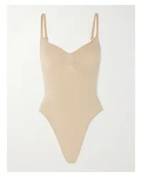 SKIMS Seamless Sculpt Strapless Thong Bodysuit – Clay – String-body Neutral