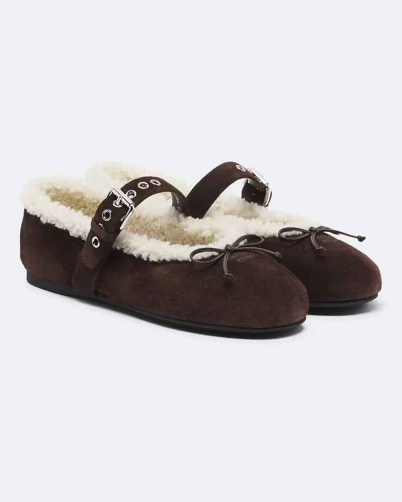 Miu Miu Ballerinas aus Veloursleder mit Shearling Braun