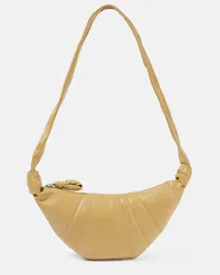 Christophe Lemaire Schultertasche Croissant Small aus Leder Beige