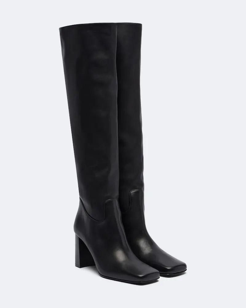 KHAITE Kniehohe Stiefel Petra aus Leder Schwarz