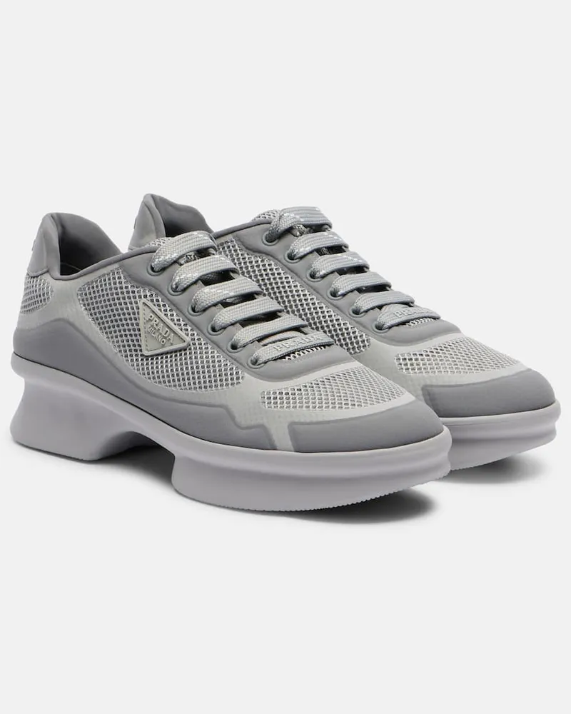 Prada Sneakers Wavy aus Re-Nylon Grau
