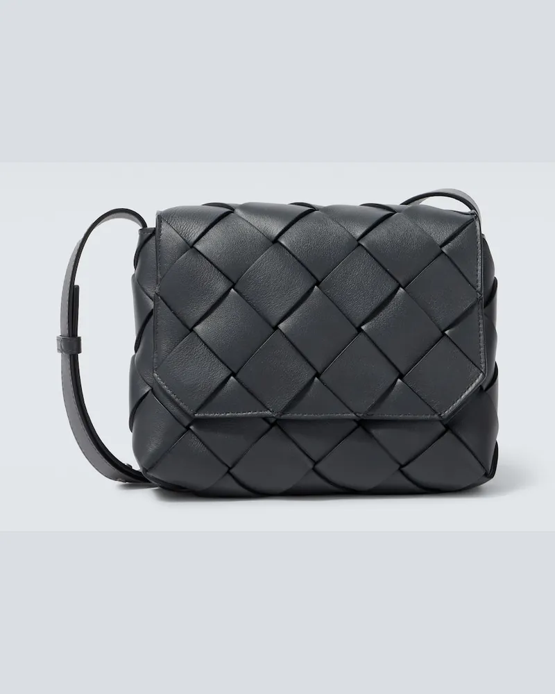 Bottega Veneta Crossbody Bag Diago Small aus Leder Grau