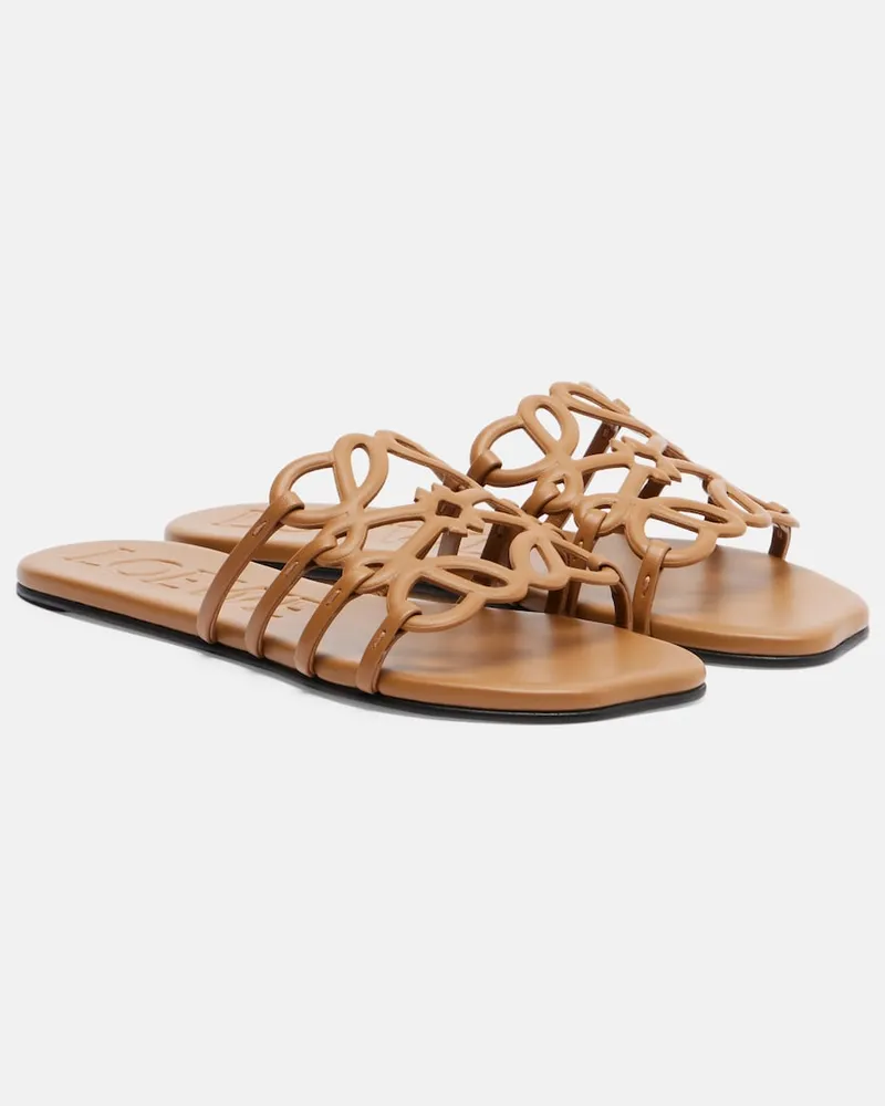 Loewe Paula's Ibiza Pantoletten Petal Anagram aus Leder Braun