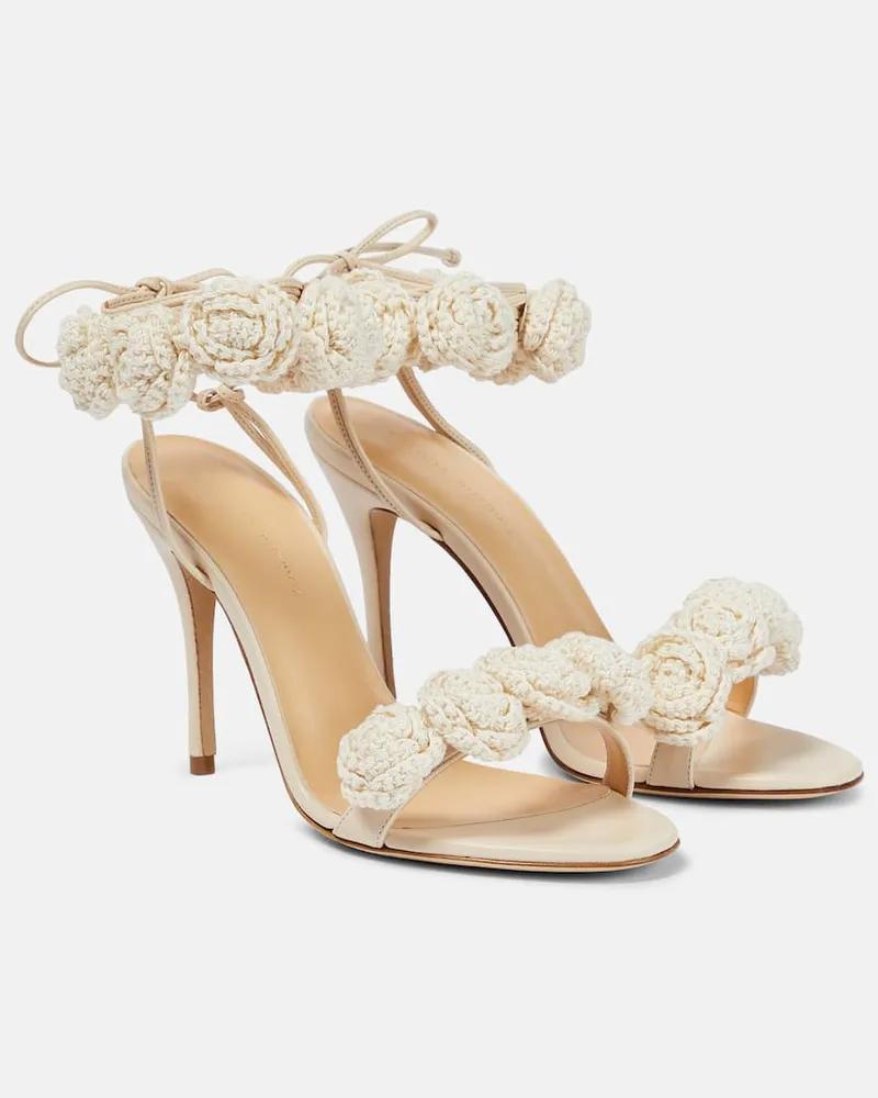 Magda Butrym Sandalen aus Leder und Häkelstrick Neutral