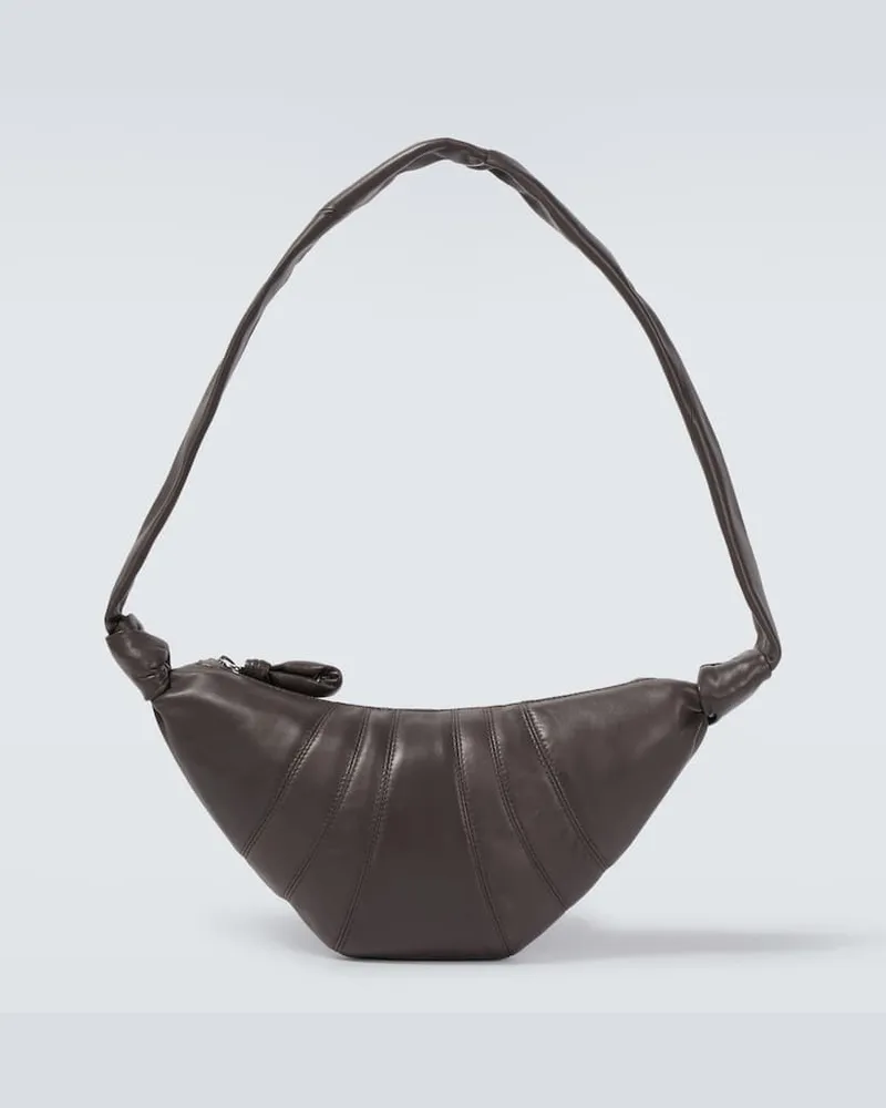 Christophe Lemaire Messenger Bag Croissant Small aus Leder Braun
