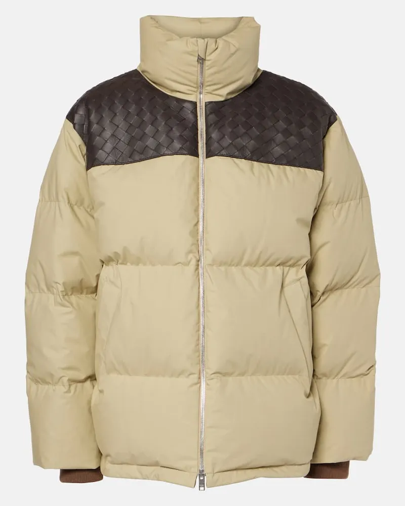 Bottega Veneta Daunenjacke Intrecciato mit Leder Beige
