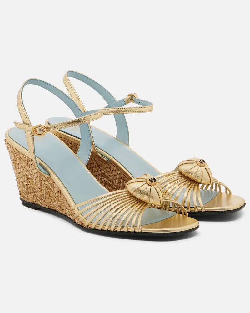 Valentino Garavani Wedge-Sandalen Cœur Royal aus Metallic-Leder Gold