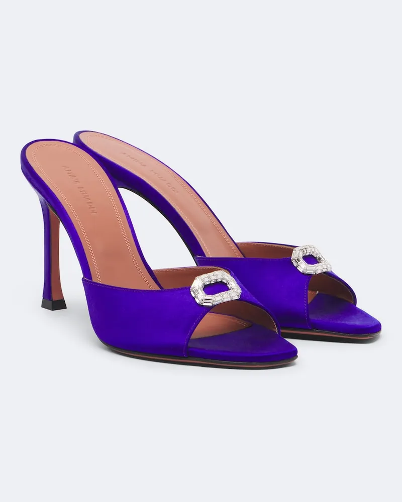 Amina Muaddi Pantoletten Mini Camelia aus Satin mit Kristallen Violett