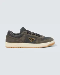 Prada Sneakers aus Re-Nylon und Veloursleder Braun