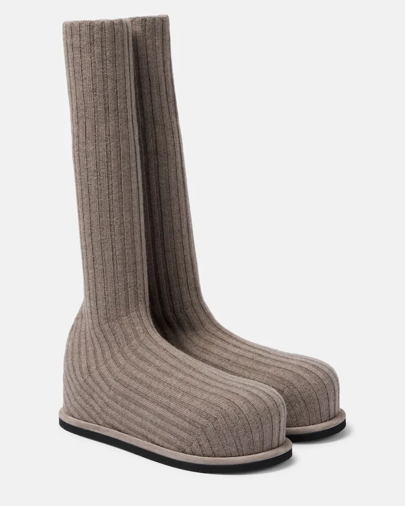 Amina Muaddi Stiefel Veneda 95 aus Strick Beige
