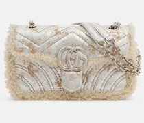 Schultertasche GG Marmont Medium aus Metallic-Leder