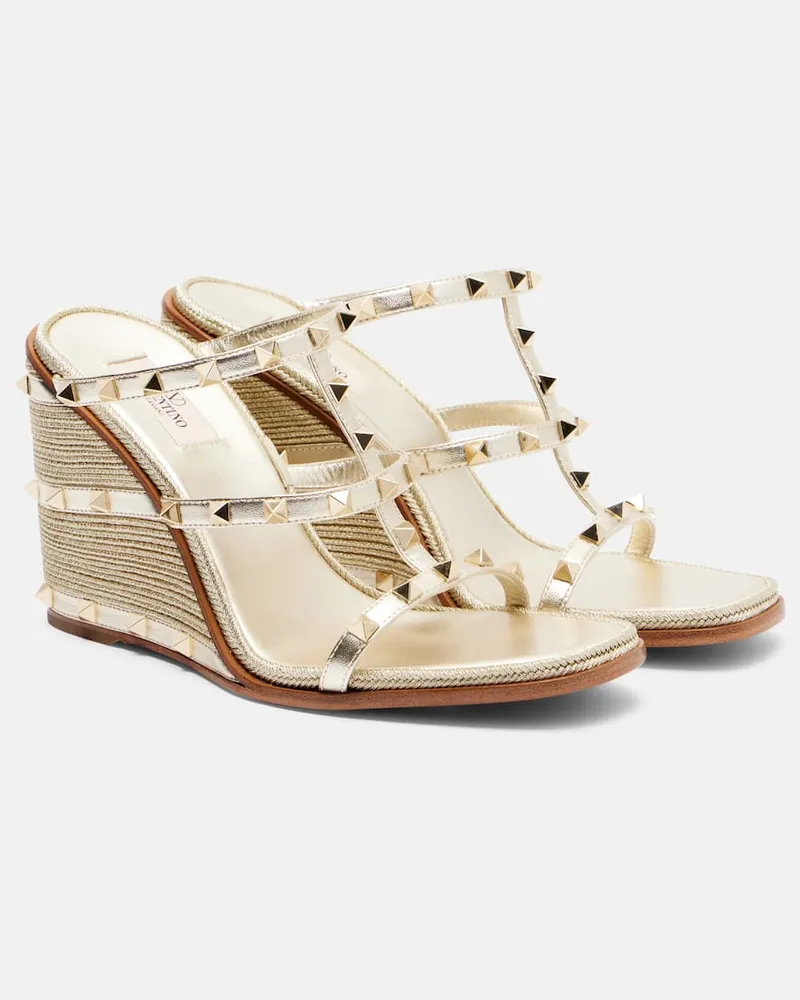 Valentino Garavani Wedge-Sandalen Rockstud aus Metallic-Leder Gold