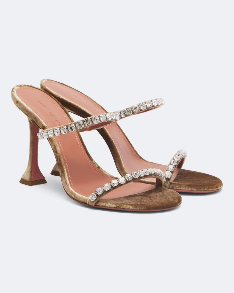 Amina Muaddi Sandalen Gigi aus Samt mit Kristallen Beige