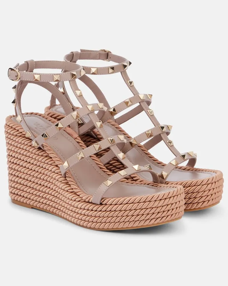 Valentino Garavani Wedge-Sandalen Rockstud aus Leder Beige