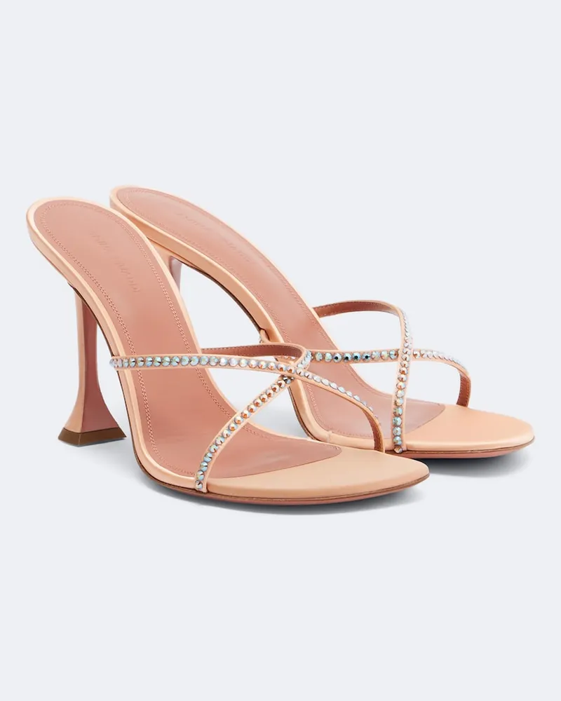 Amina Muaddi Sandalen Sally aus Satin mit Kristallen Beige