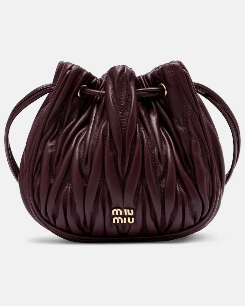 Miu Miu Bucket Bag aus Matelassé-Leder Burgund