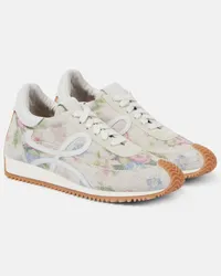 Loewe Bedruckte Sneakers Flow aus Veloursleder Weiss