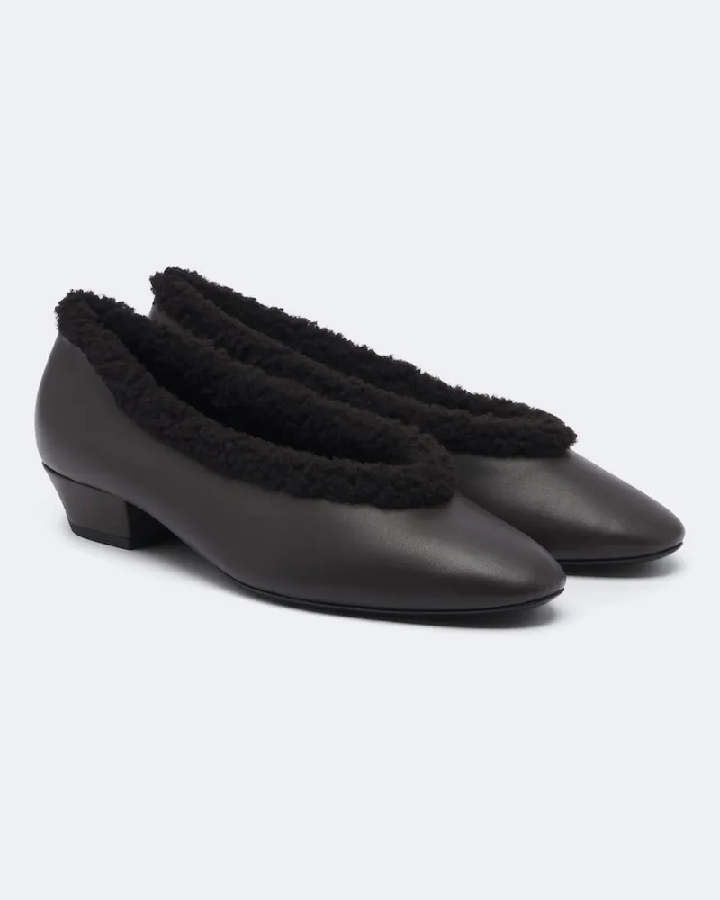 Magda Butrym Pumps aus Leder mit Shearling Braun