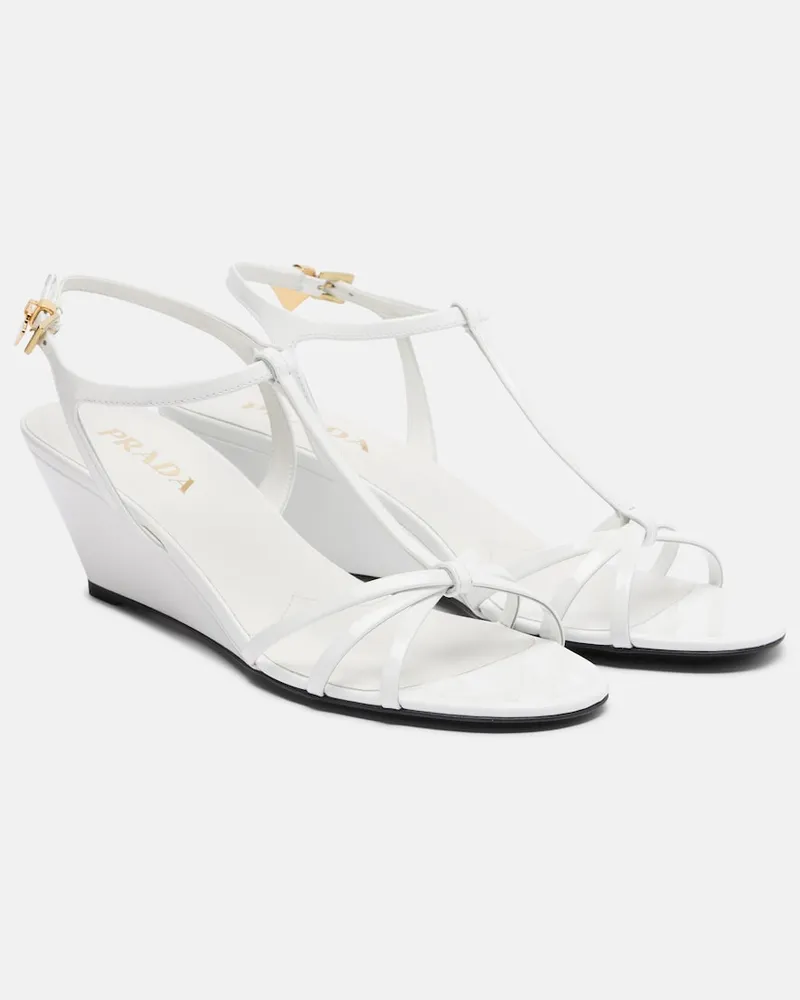 Prada Wedge-Sandalen aus Lackleder Weiß