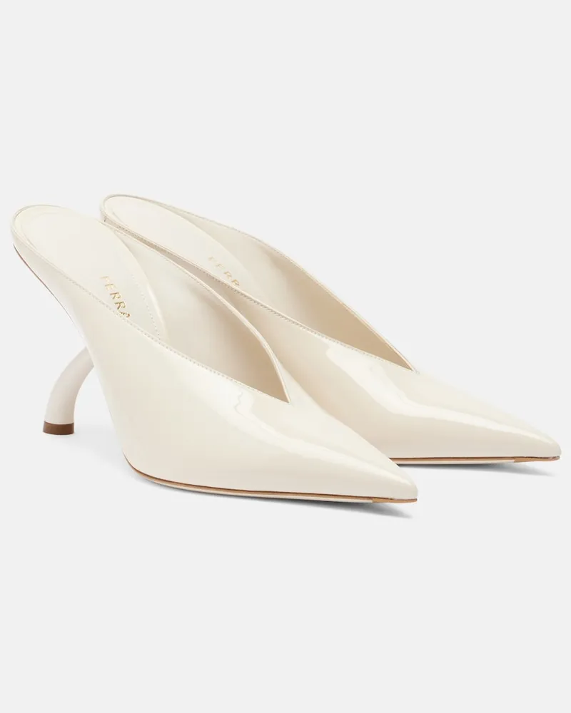 Ferragamo Mules aus Lackleder Weiß