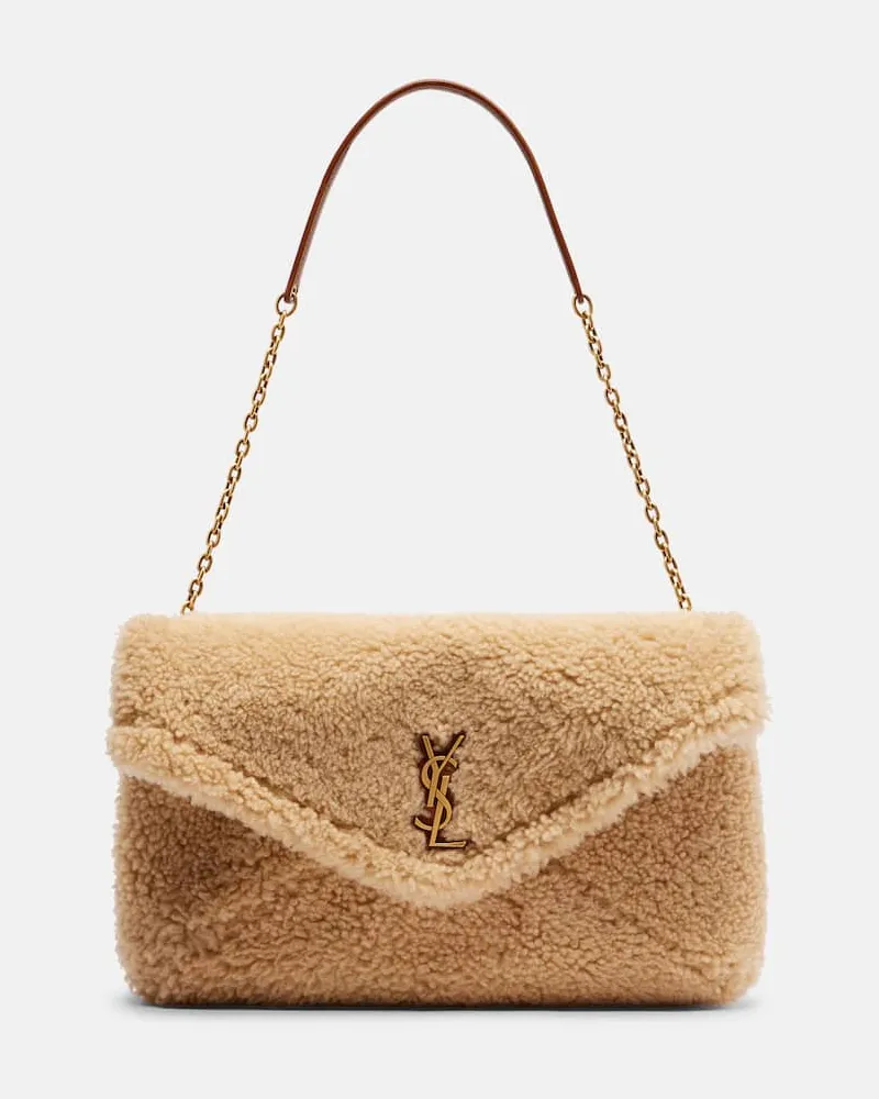 Saint Laurent Schultertasche Cassandre Envelope aus Shearling Beige
