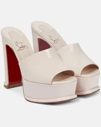 Christian Louboutin Plateau-Pantoletten Amali Alta aus Lackleder Weiss