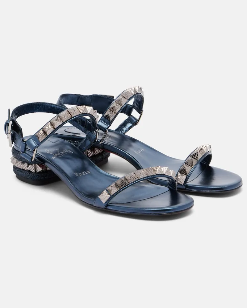 Christian Louboutin Verzierte Sandalen Pyra aus Metallic-Leder Blau