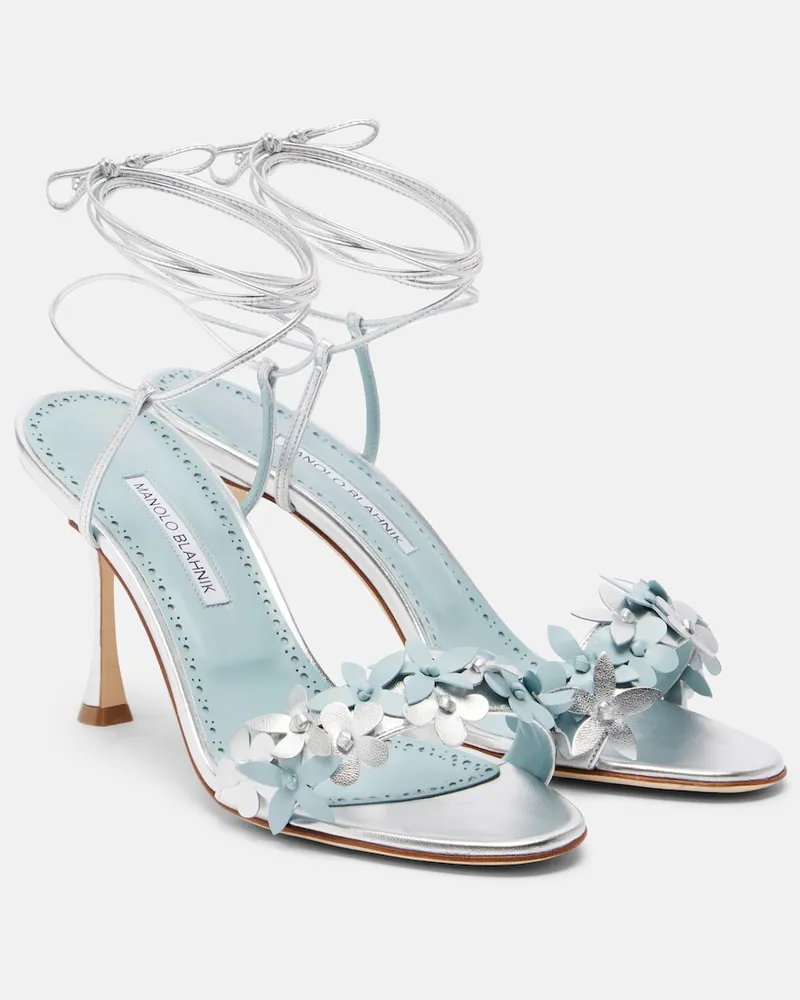 Manolo Blahnik Sandalen Anista aus Leder mit Blumenapplikation Silber