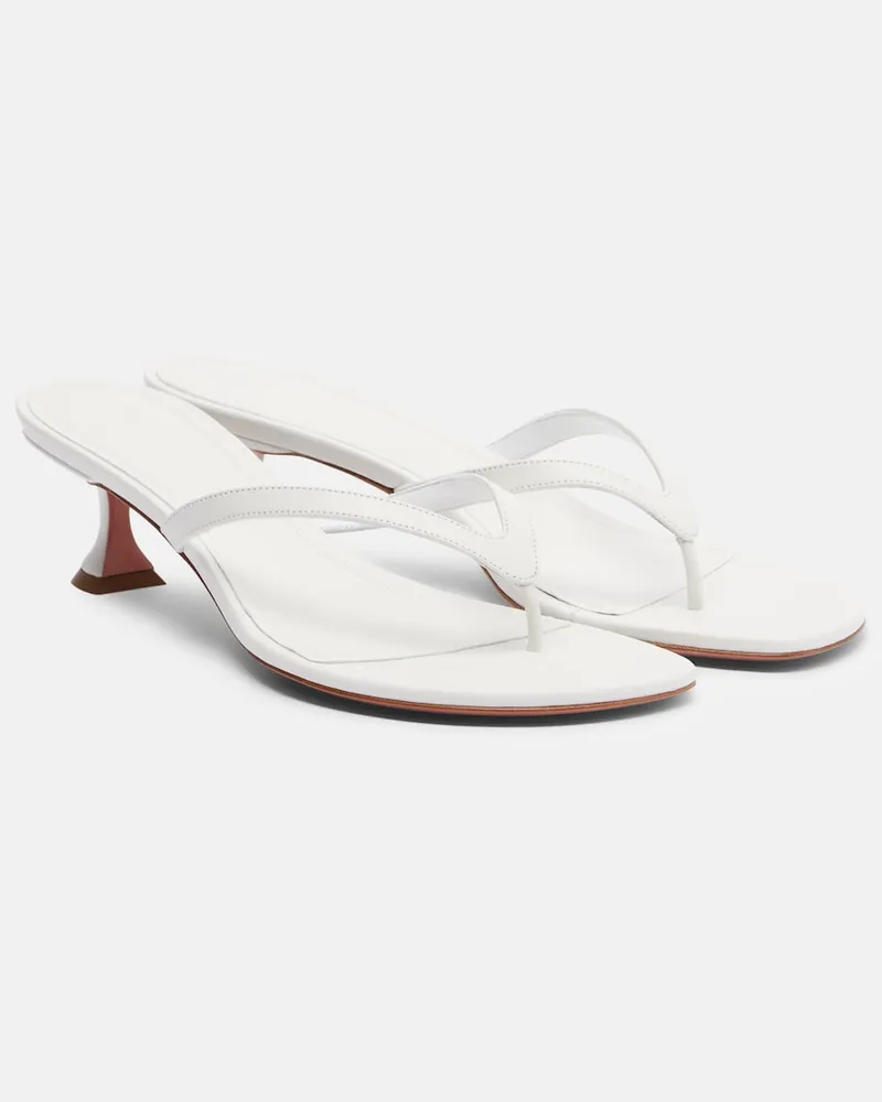 Amina Muaddi Sandalen Juliette aus Leder Weiß