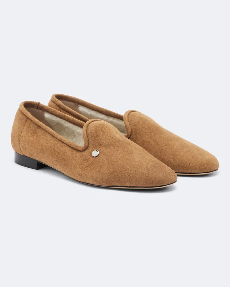 Totême Loafers aus Veloursleder mit Lammfell Braun
