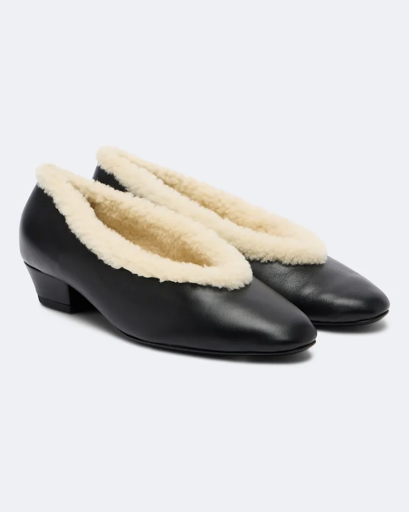 Magda Butrym Pumps aus Leder mit Shearling Schwarz