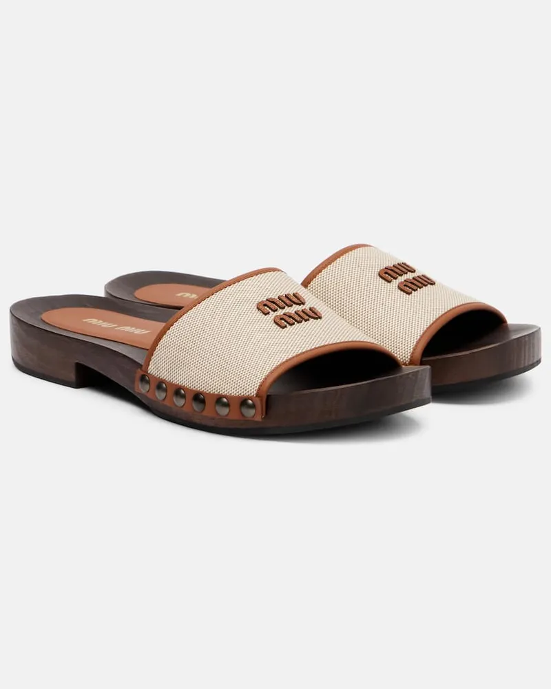 Miu Miu Clogs aus Canvas mit Leder Beige