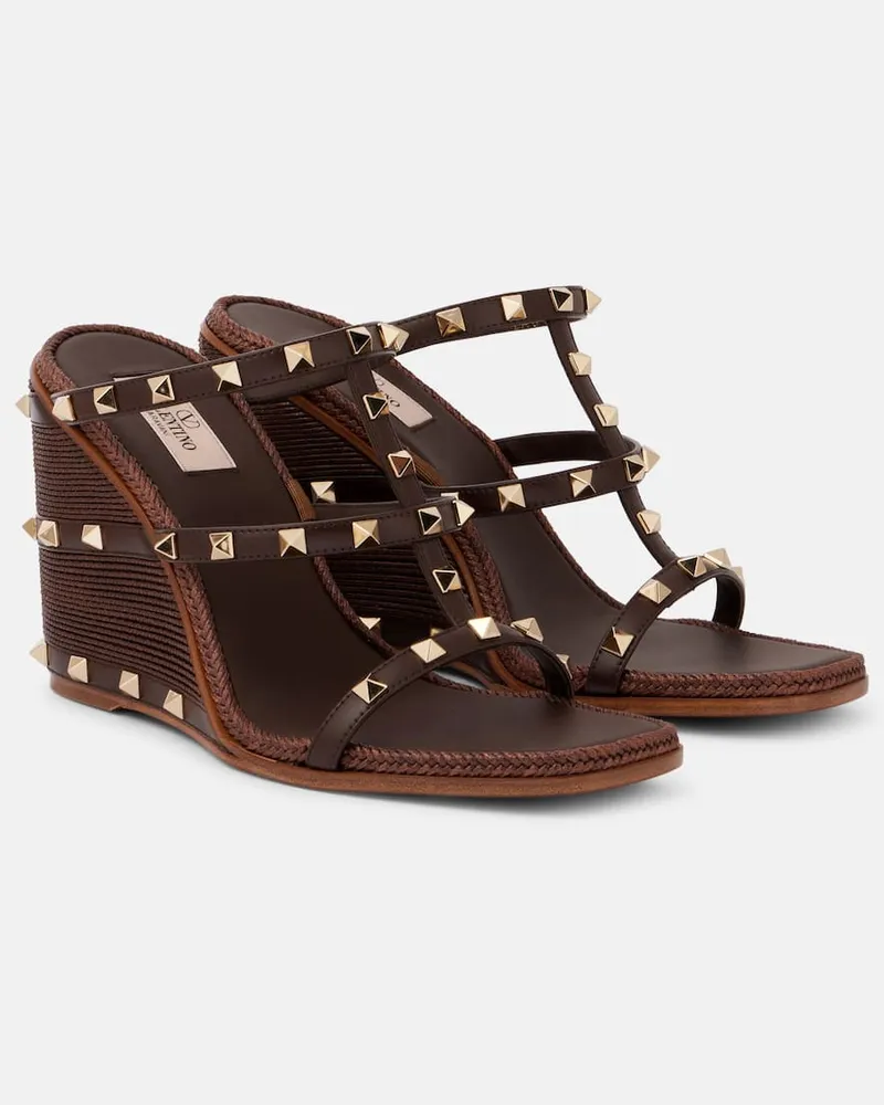 Valentino Garavani Wedge-Sandalen Rockstud aus Leder Braun