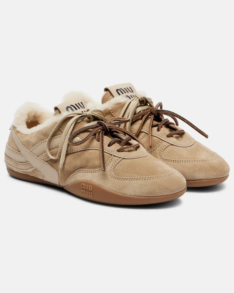 Miu Miu Sneakers Gymnasium aus Veloursleder mit Shearling Beige