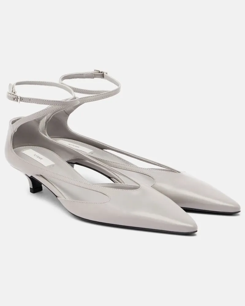 Totême Pumps aus Leder Grau