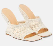 Wedge-Pantoletten aus Häkelstrick