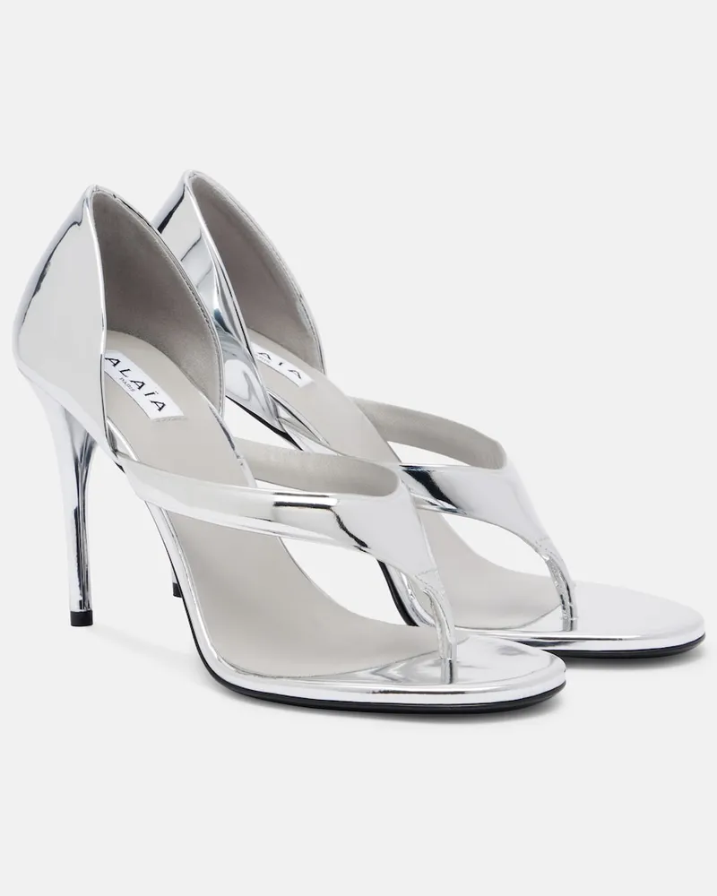 Alaïa Alaïa Sandalen Infradito aus Metallic-Leder Silber