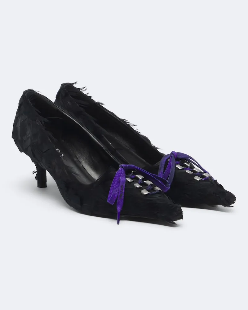 Prada Pumps aus Satin mit Federn Schwarz