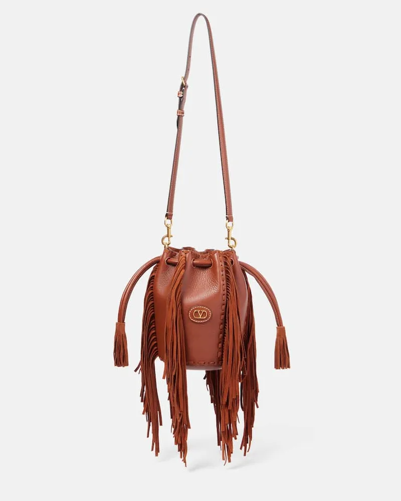 Valentino Garavani Bucket Bag Nellcote Small aus Leder Braun
