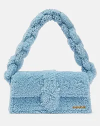 Jacquemus Schultertasche Le Bambidou aus Shearling Blau