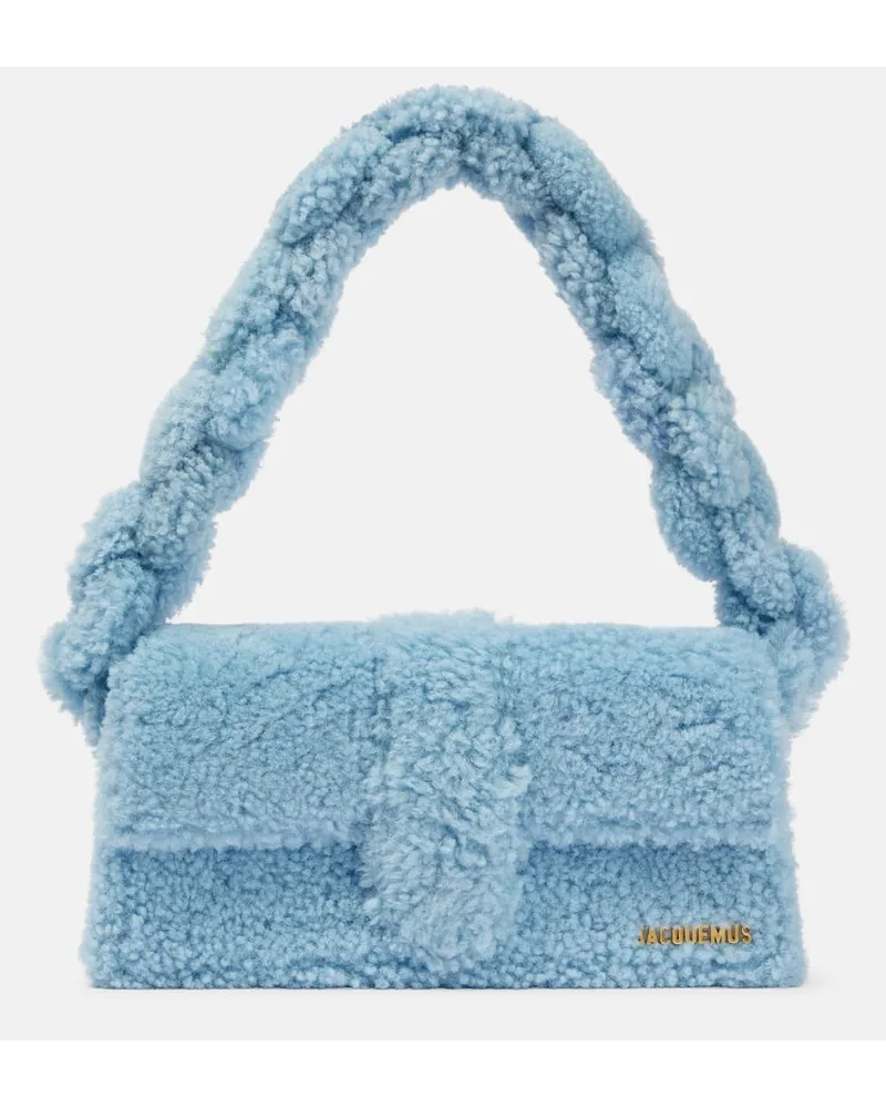 Jacquemus Schultertasche Le Bambidou aus Shearling Blau