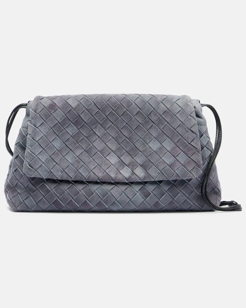 Bottega Veneta Schultertasche Giorno aus Veloursleder Grau