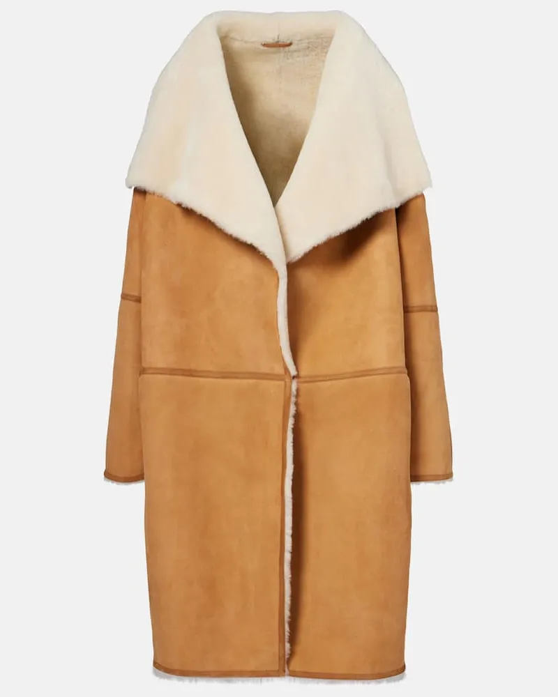 Totême Mantel aus Veloursleder mit Shearling Beige