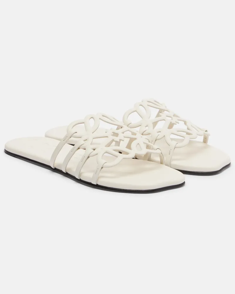 Loewe Pantoletten Petal Anagram aus Leder Weiß