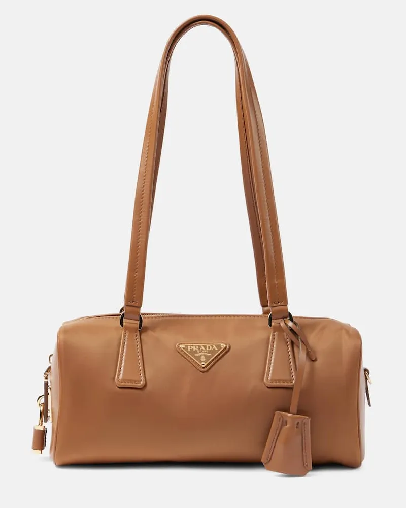 Prada Schultertasche Medium aus Re-Nylon und Leder Braun