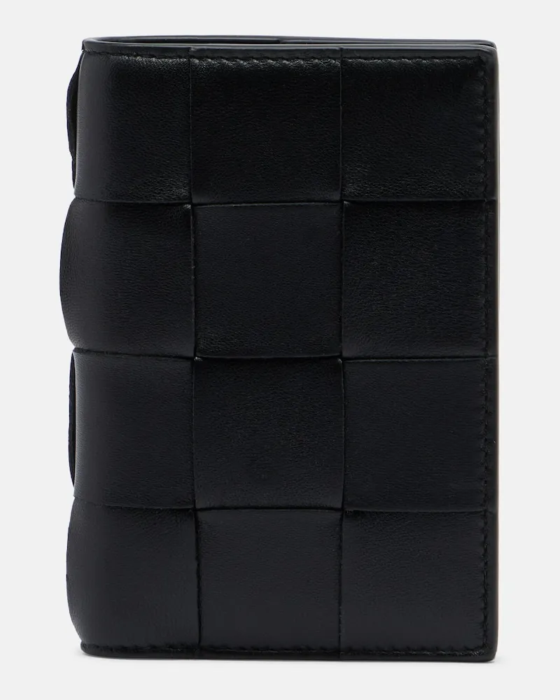 Bottega Veneta Reisepass-Etui Intrecciato aus Leder Schwarz
