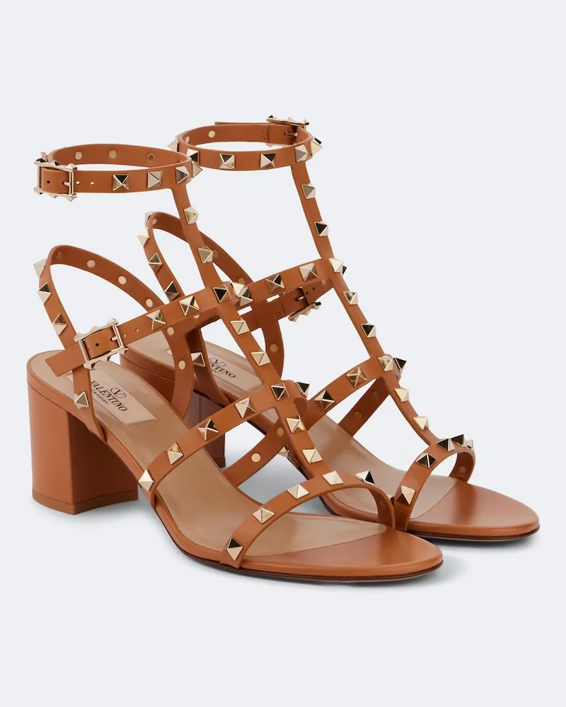 Valentino Garavani Sandalen Rockstud aus Leder Braun