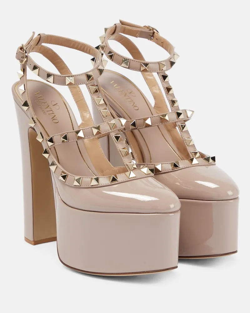 Valentino Garavani Plateau-Pumps Rockstud aus Lackleder Beige